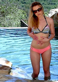 Bikini Mädchen Aubrey Sinclair von Holly Randall